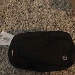 Lululemon Everywhere belt bag